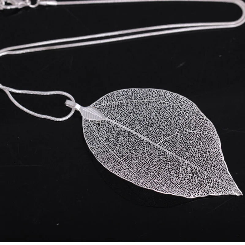 LEAF CHARM NECKLACE